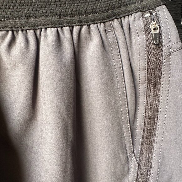 Vuori Men's Performance Shorts Medium 9" - Picture 4 of 6